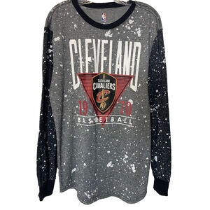 Men's CLEVELAND CAVALIERS Long Sleeve Tee Size XL Official NBA splatter graphic
